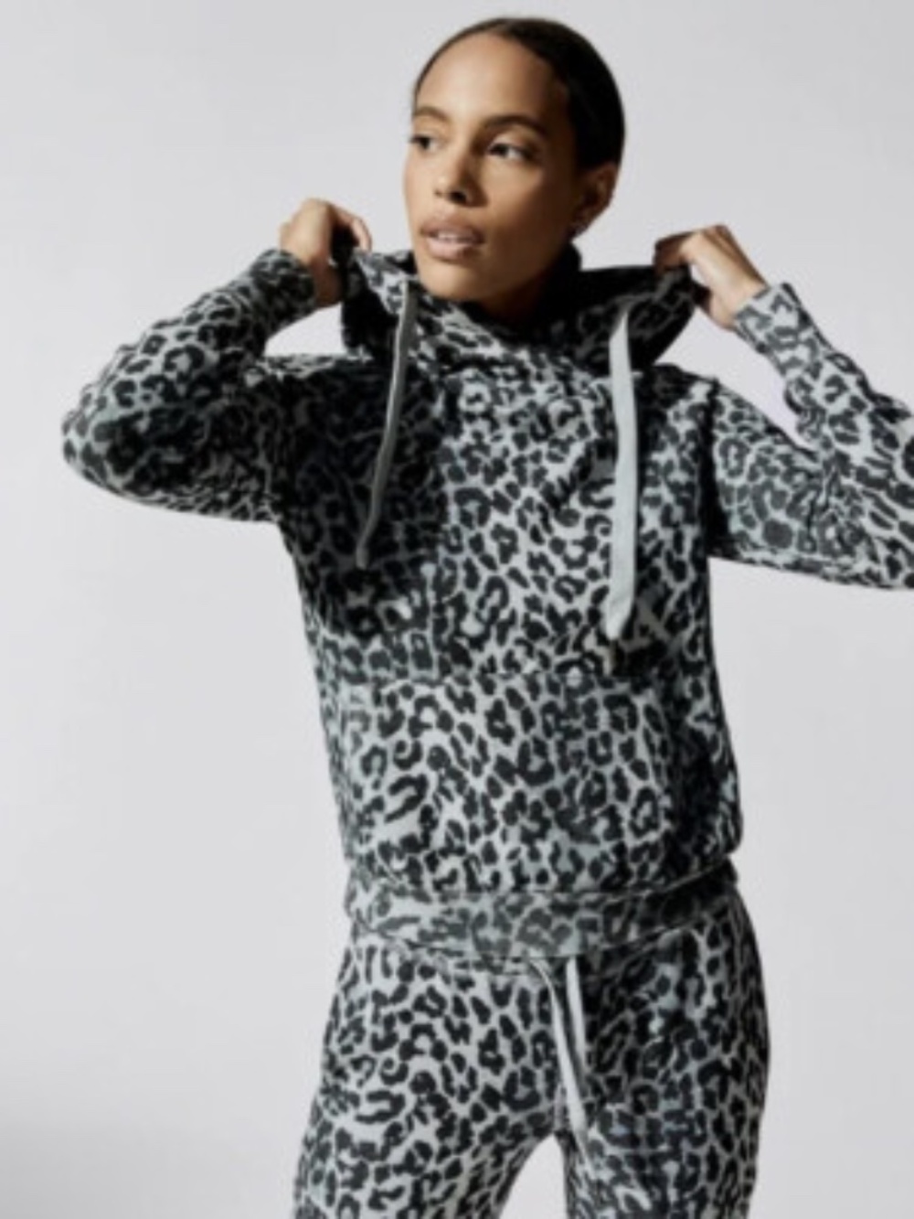 Carbon38 Lisse Fitted Pull Over Hoody